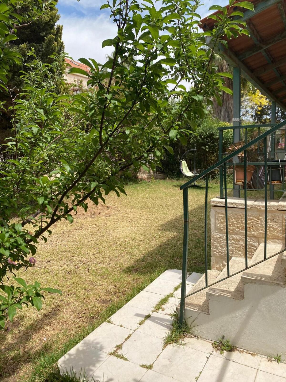 דירת גן מרווחת במיקום מעולה עם נטפליקס חינמי Apartment Ma'ale Adumim Exterior foto